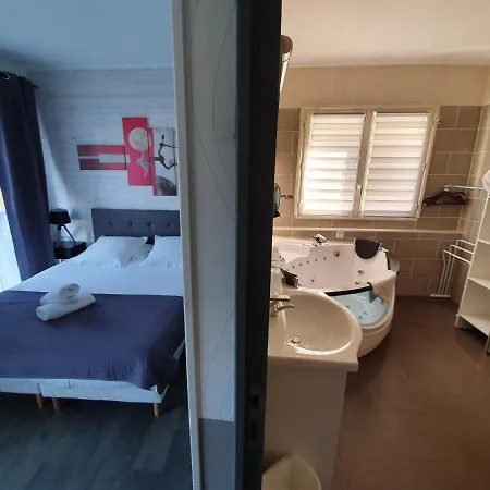 Les Pelouses Hotell 2*